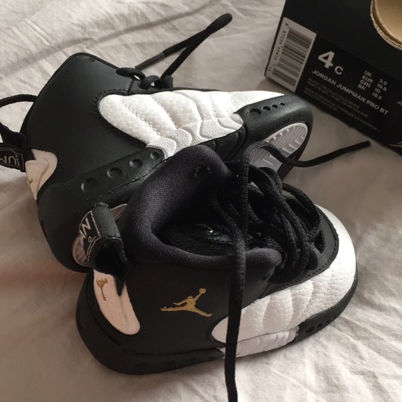 baby sneakers size 4c